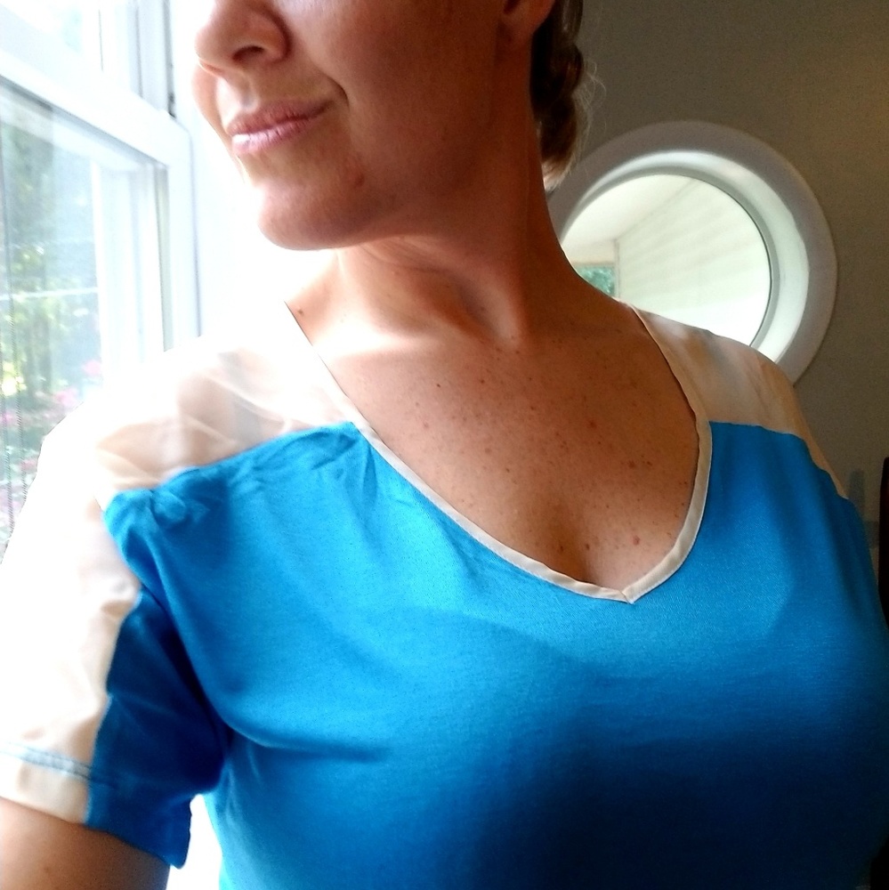 3 for $20 BCBG short sleeve blouse - Picture 2 of 3